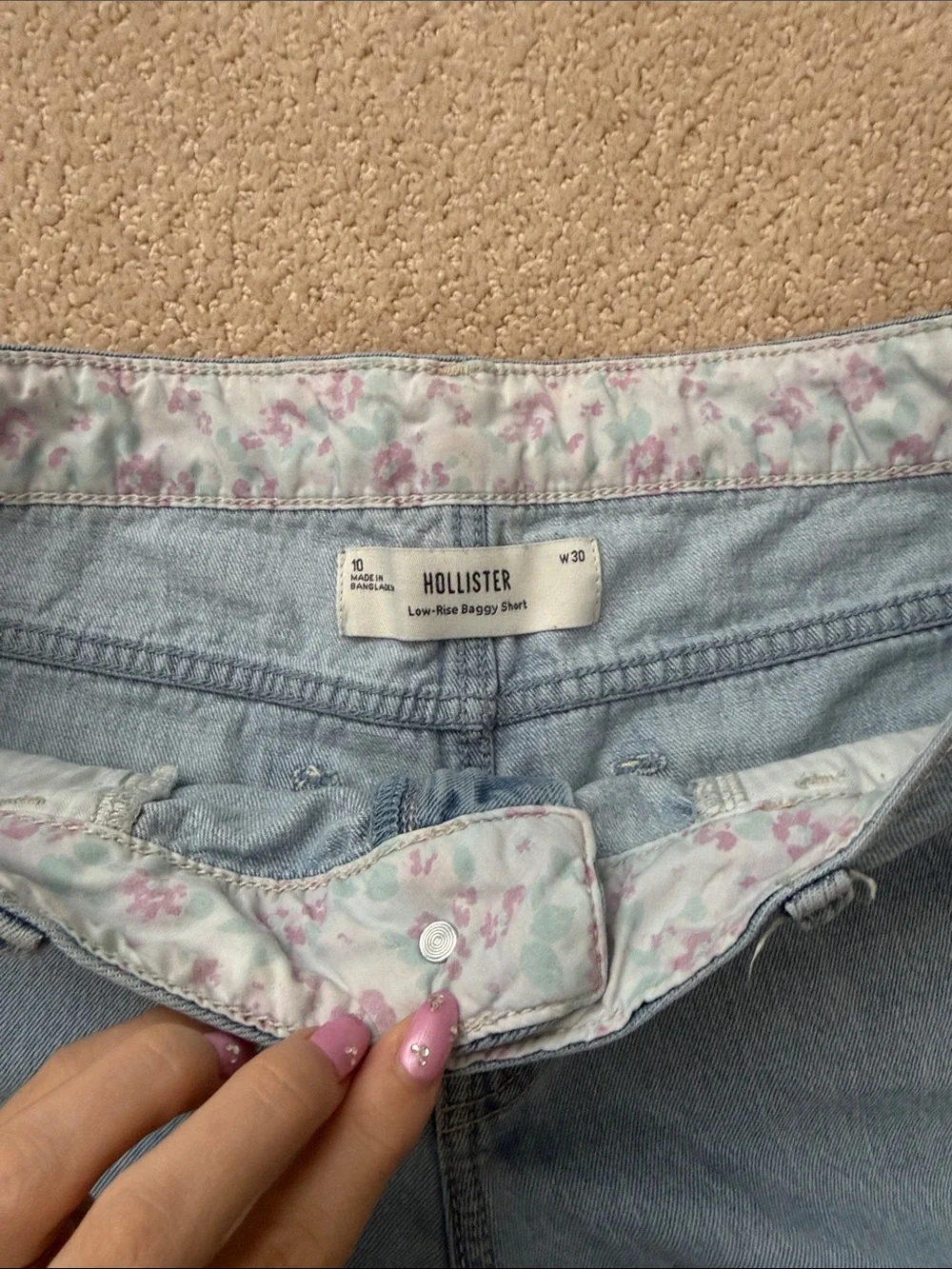 Hollister Low Rise Baggy Short with floral waistband to fold over